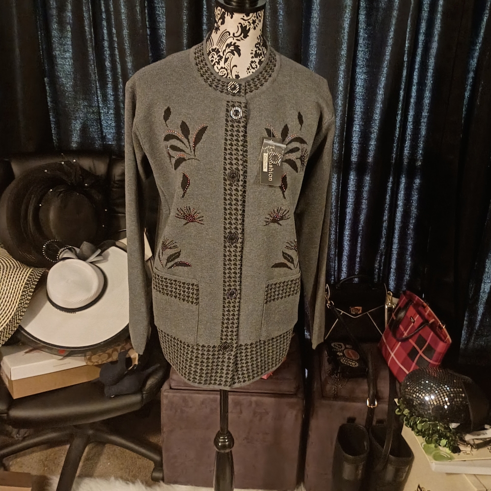 Embroidered Crewneck Cardigan Sweater - Gray